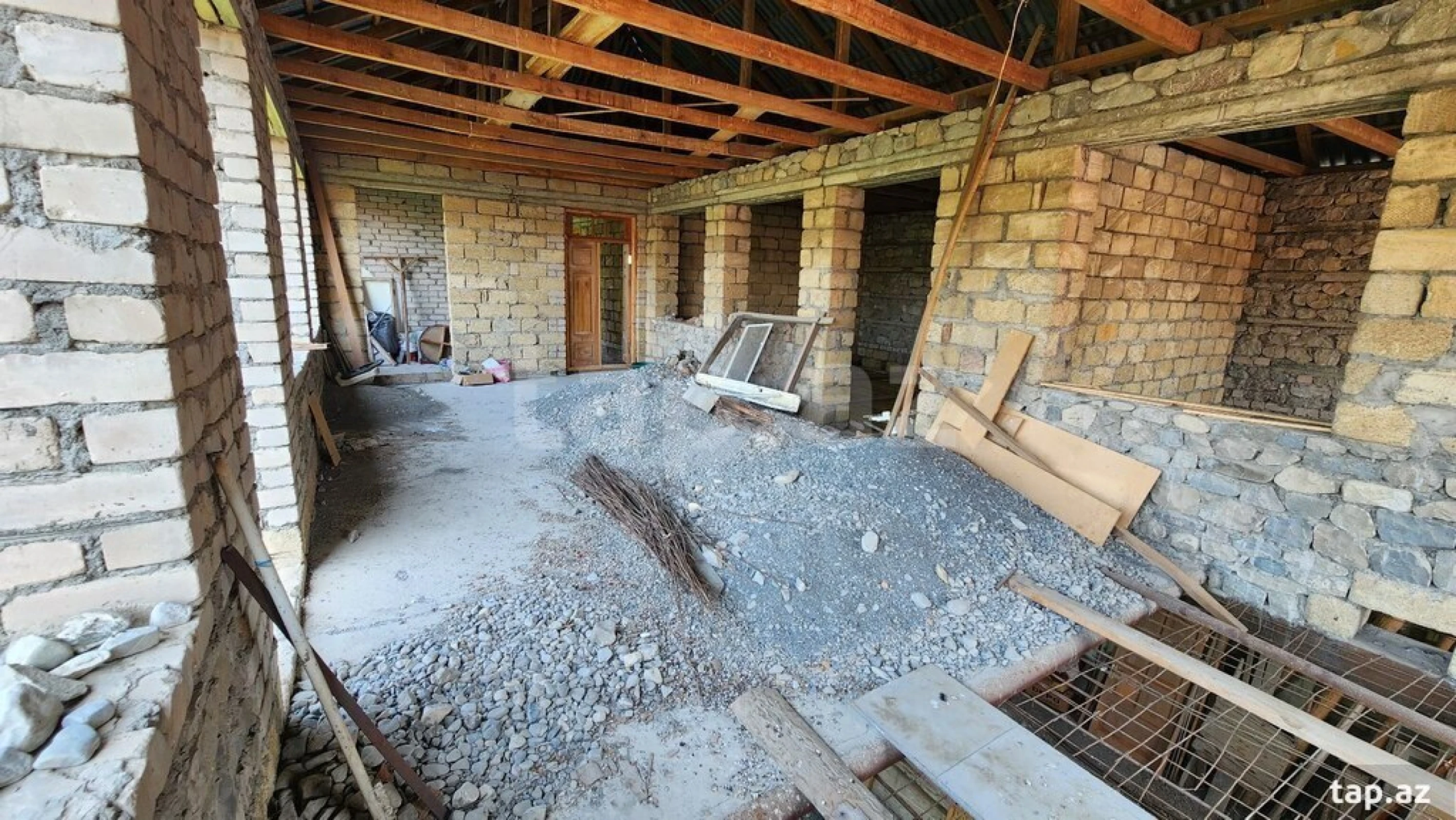 Satılır 5 otaqlı həyət evi