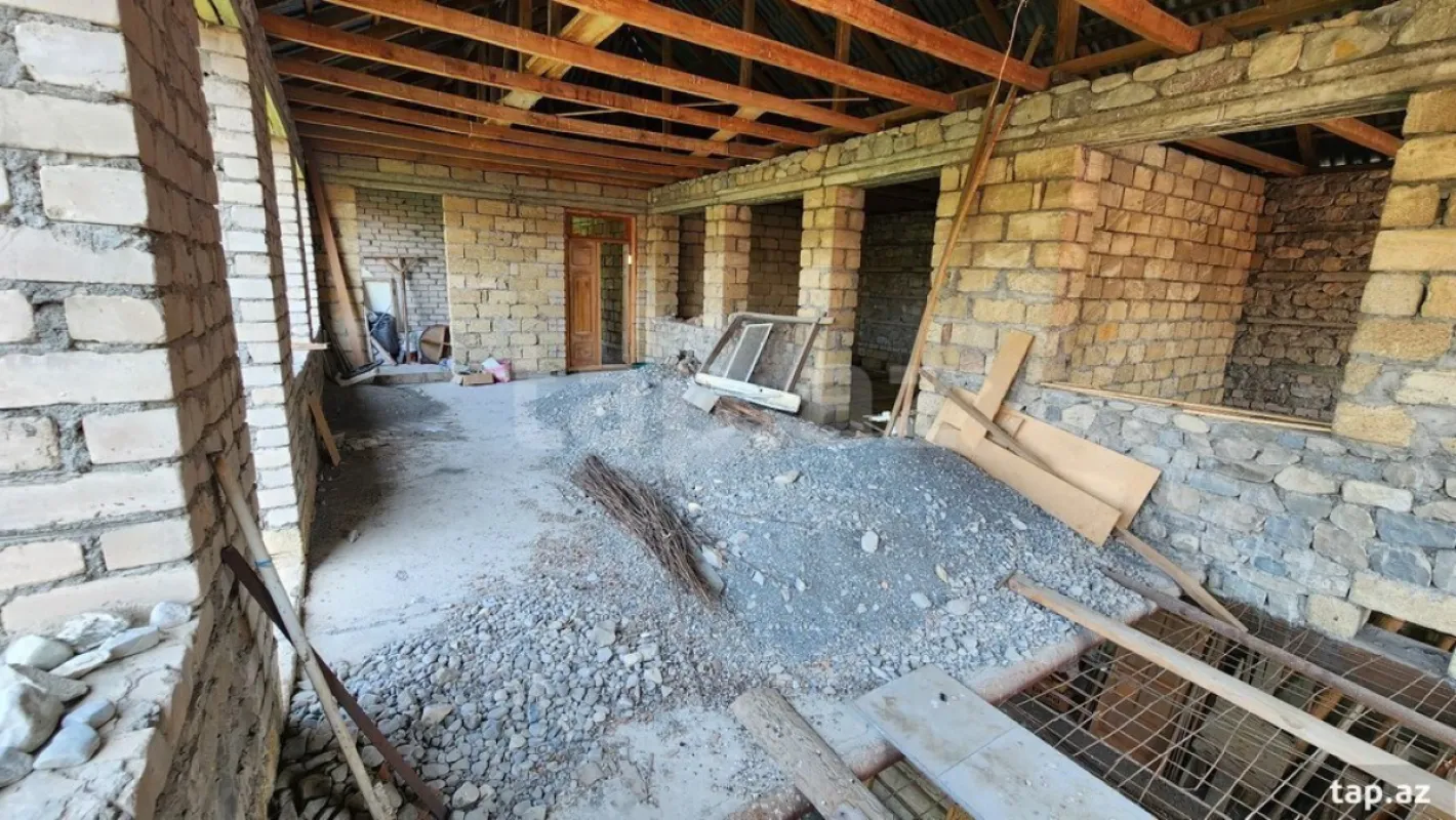 Satılır 5 otaqlı həyət evi