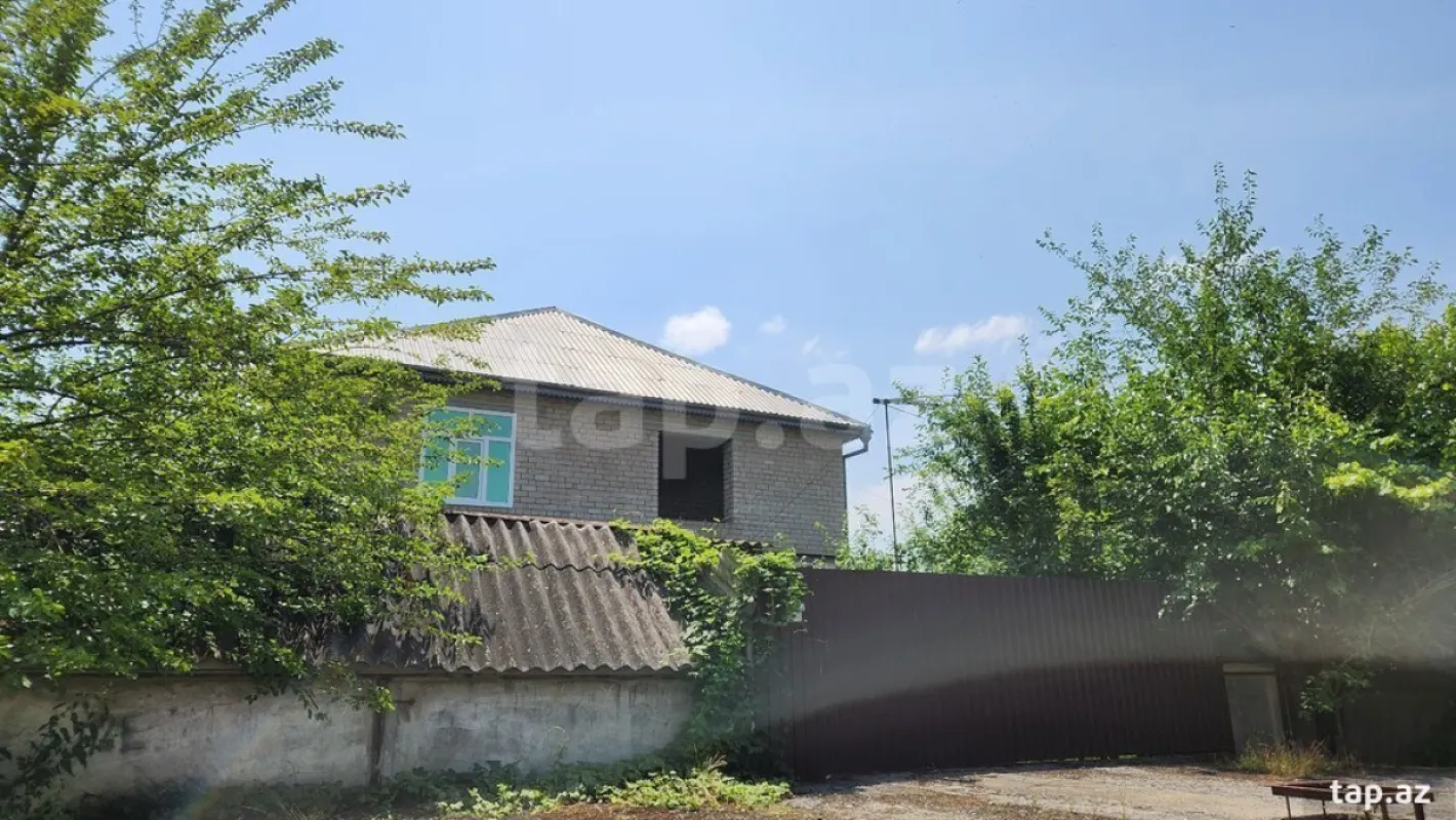 Satılır 5 otaqlı həyət evi