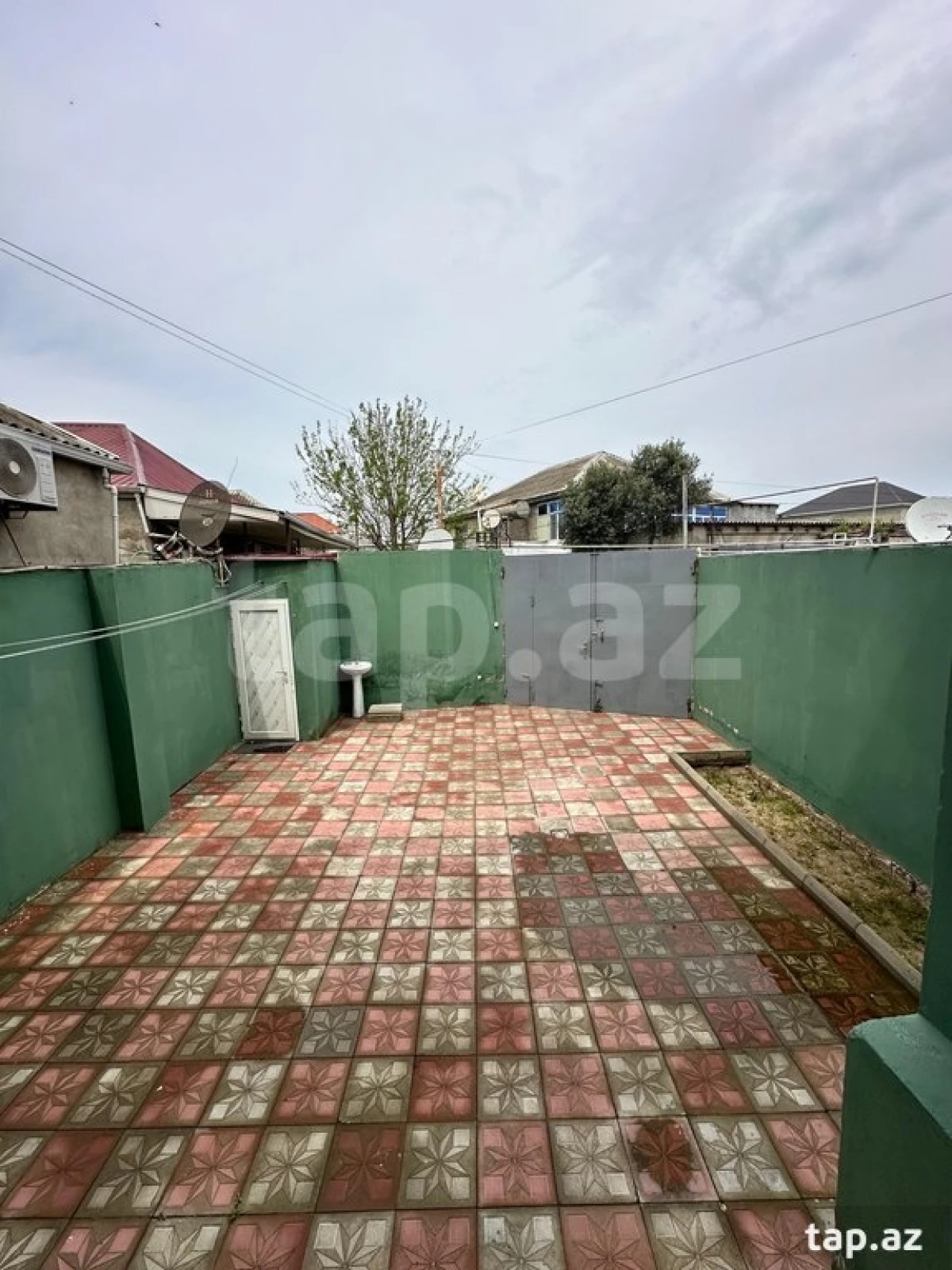 Satılır 4 otaqlı həyət evi