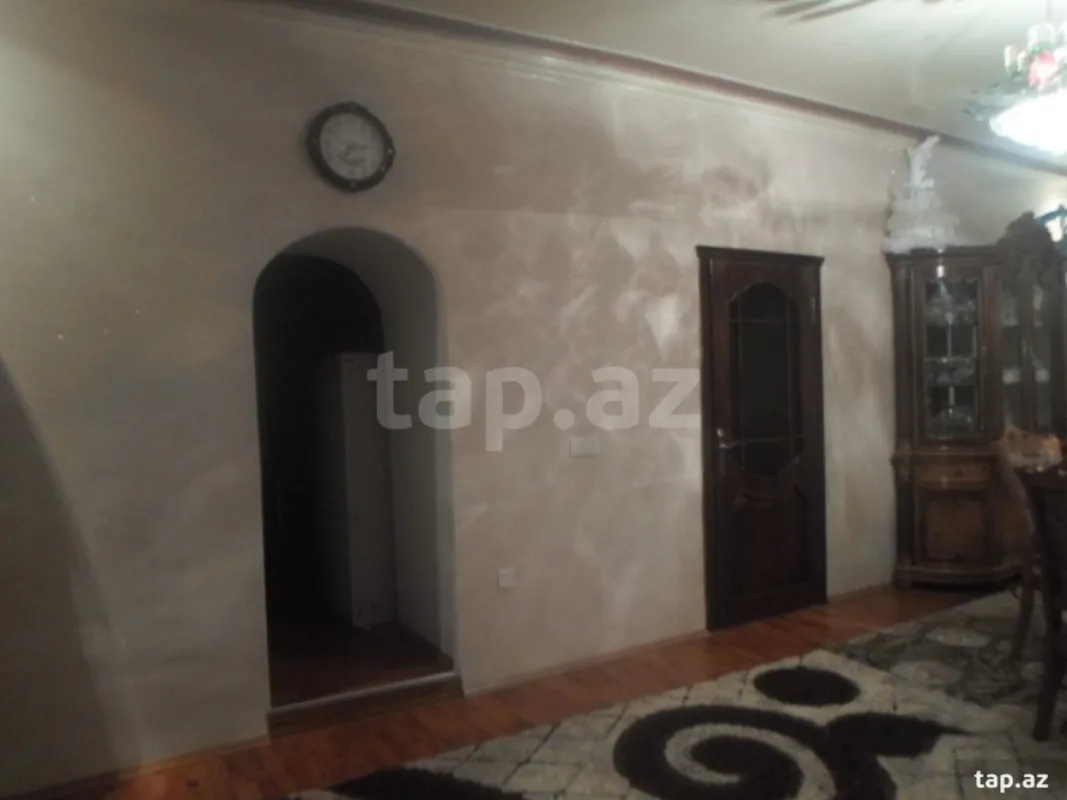 Satılır 8 otaqlı həyət evi