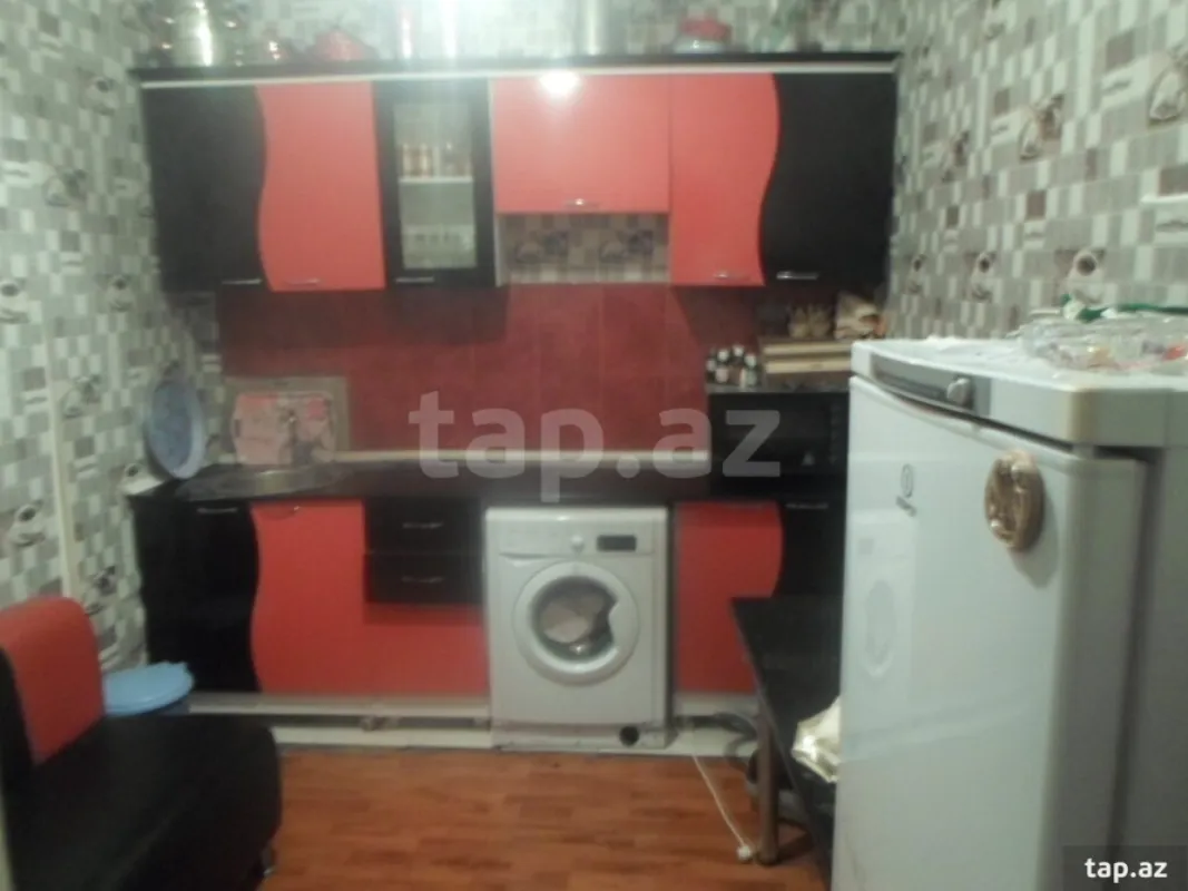 Satılır 8 otaqlı həyət evi