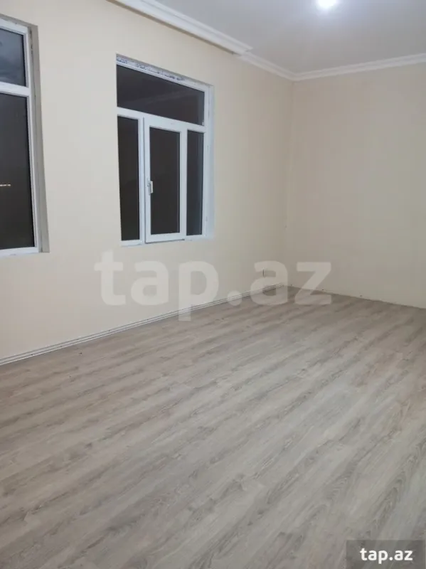 Satılır 8 otaqlı həyət evi