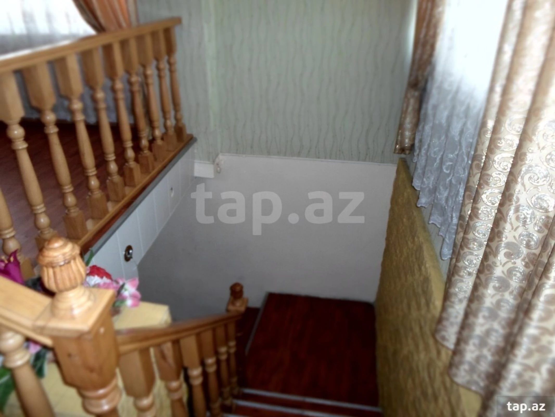 Satılır 8 otaqlı həyət evi