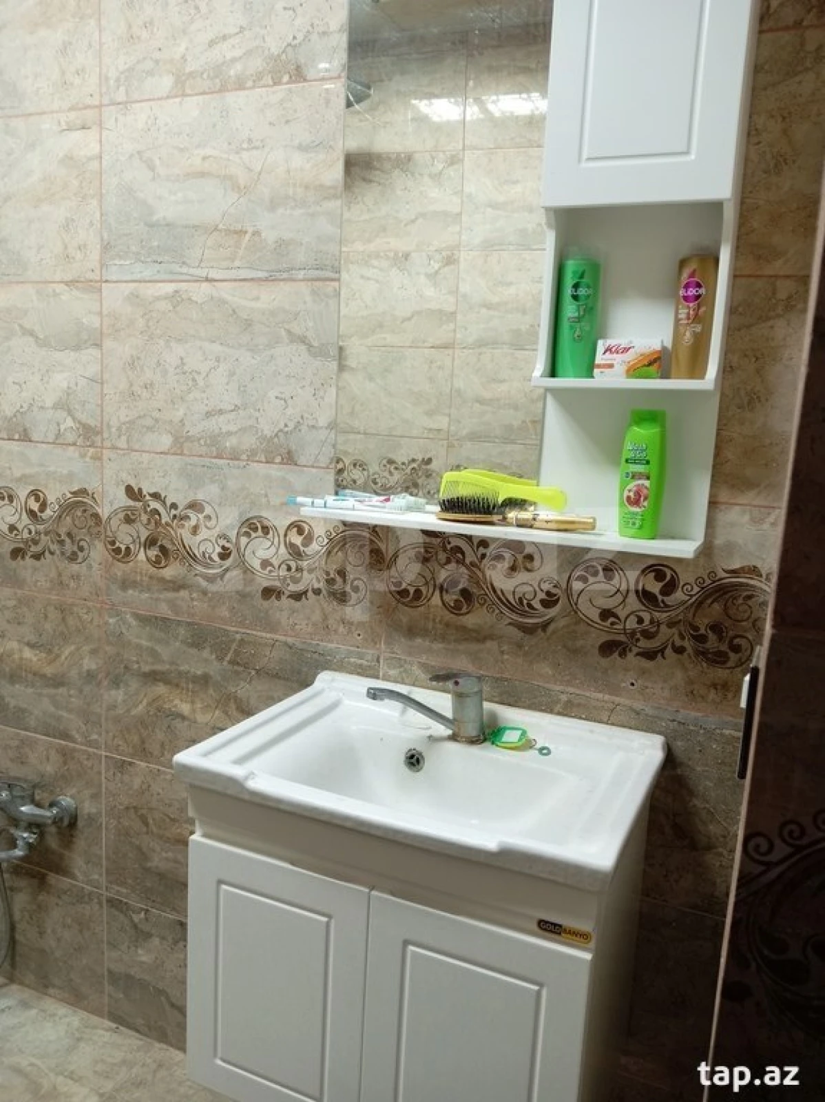 Satılır 8 otaqlı həyət evi