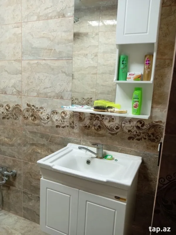 Satılır 8 otaqlı həyət evi