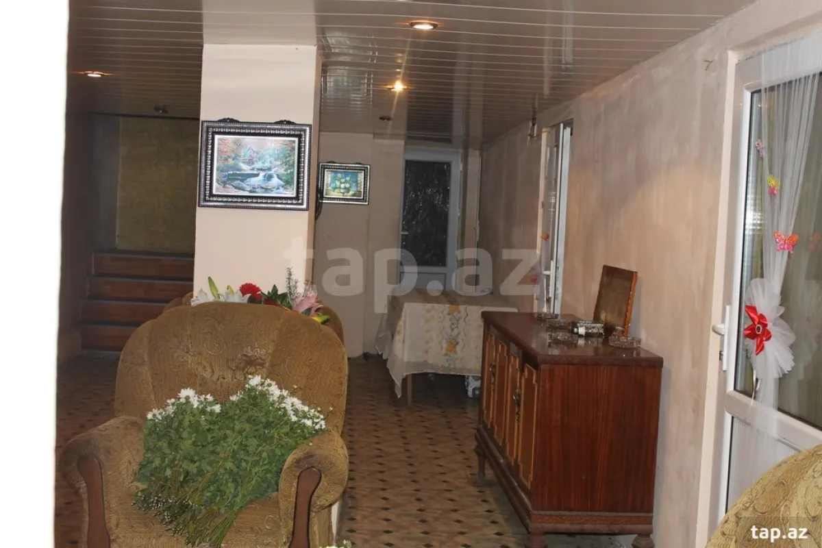 Satılır 8 otaqlı həyət evi
