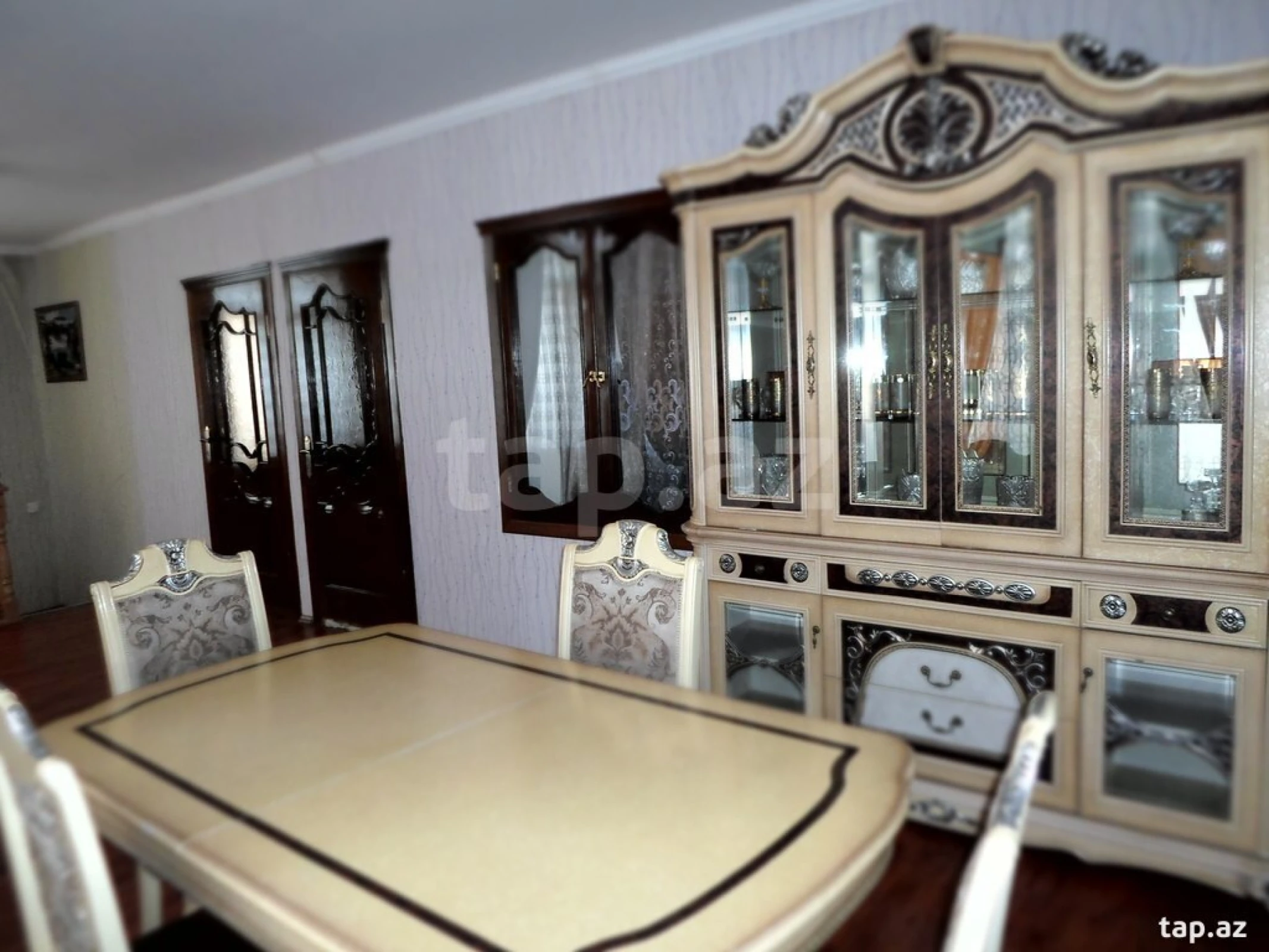 Satılır 8 otaqlı həyət evi