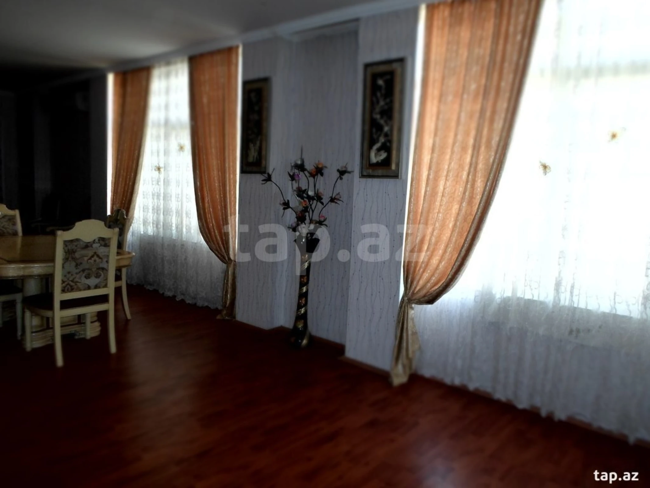 Satılır 8 otaqlı həyət evi