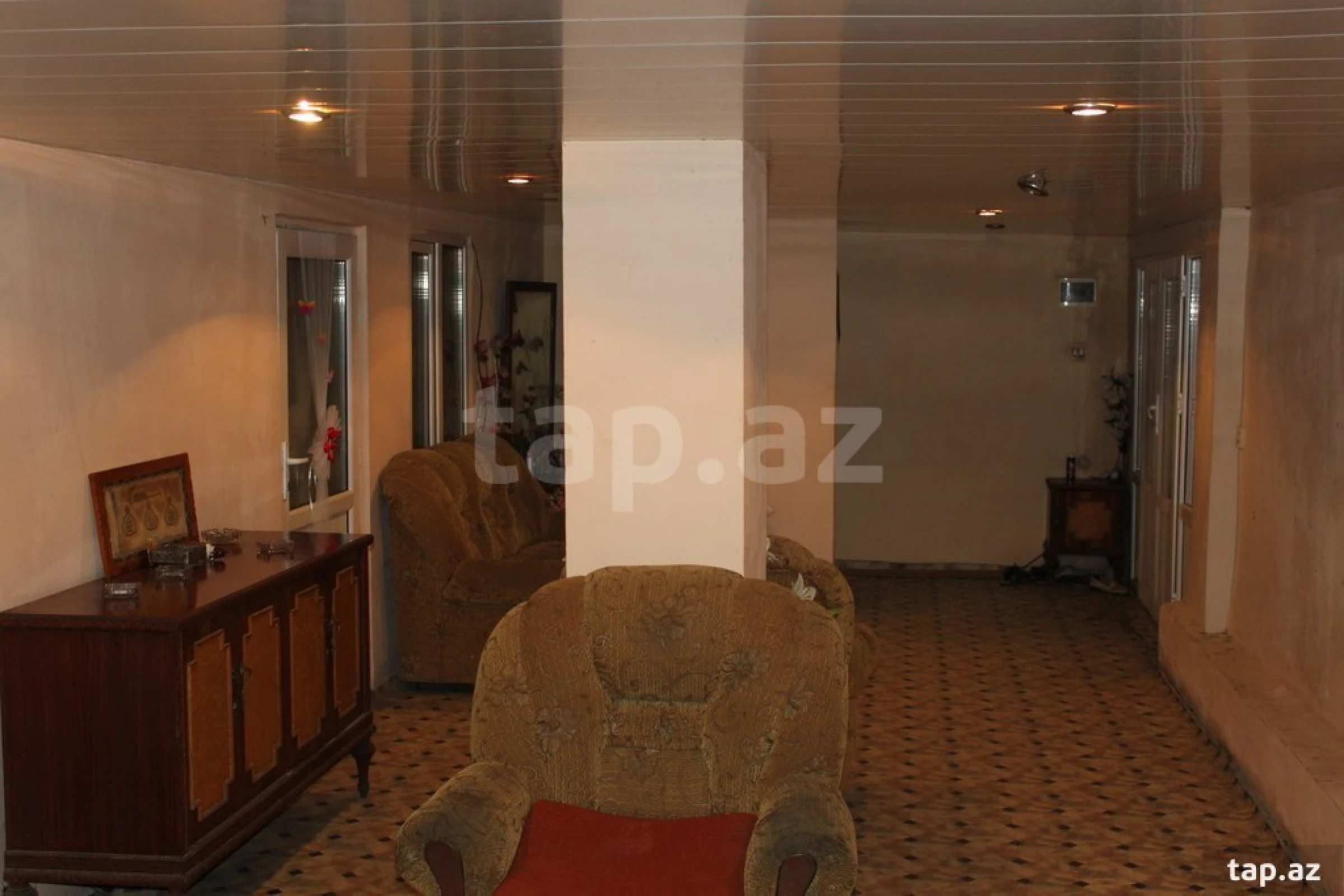 Satılır 8 otaqlı həyət evi