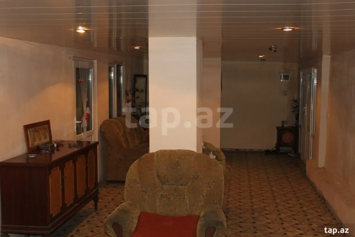 Satılır 8 otaqlı həyət evi