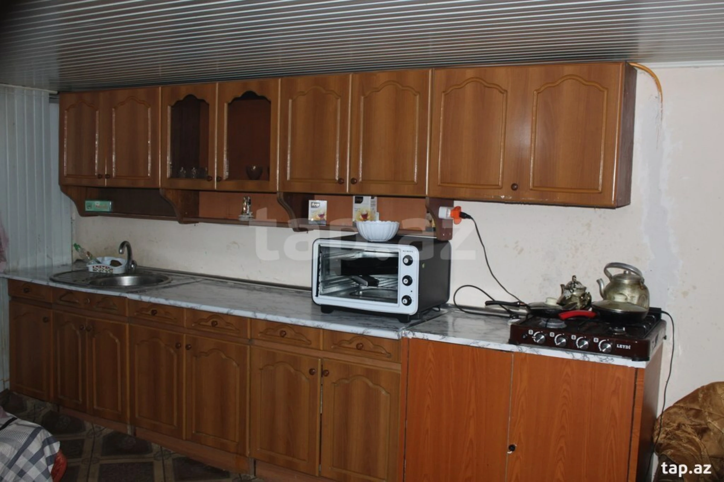 Satılır 8 otaqlı həyət evi