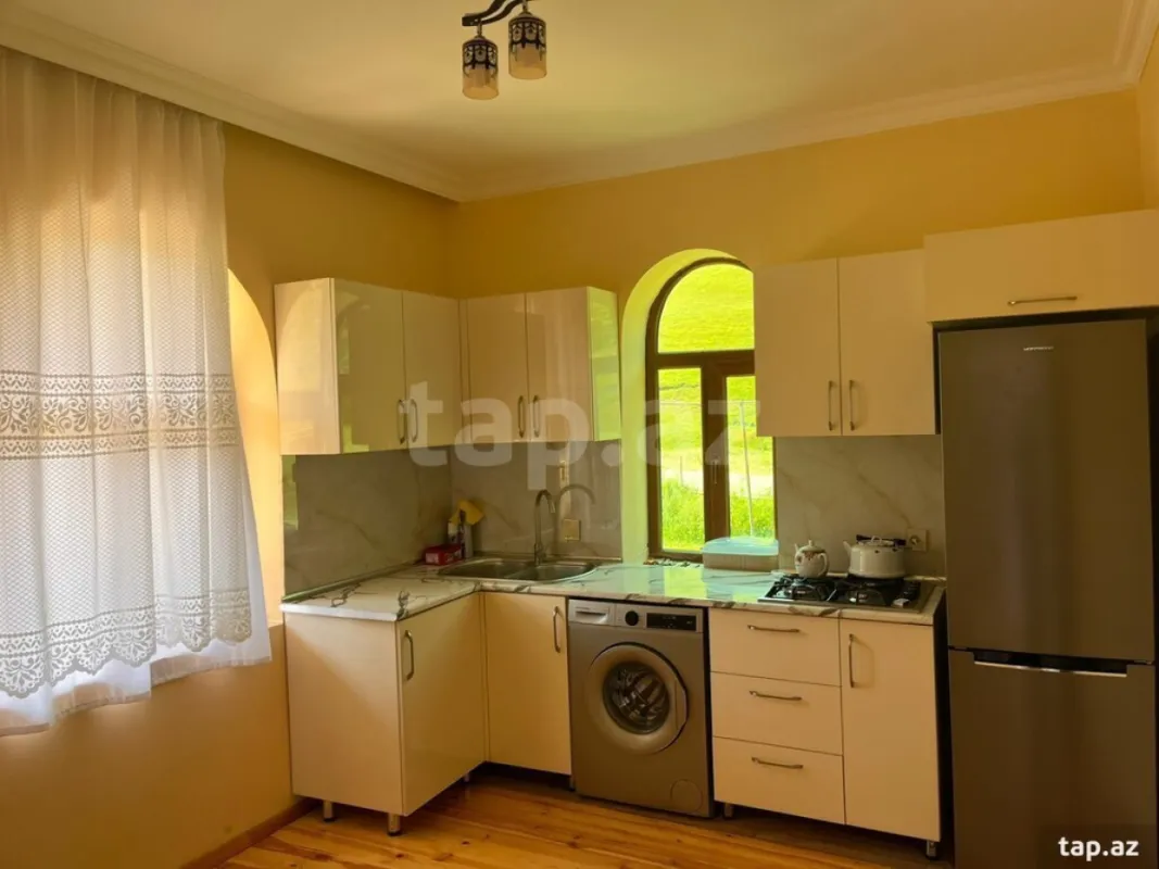 Kirayə verilir 3 otaqlı həyət evi