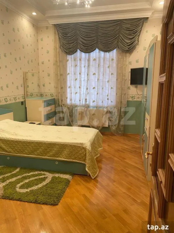 Satılır 7 otaqlı həyət evi