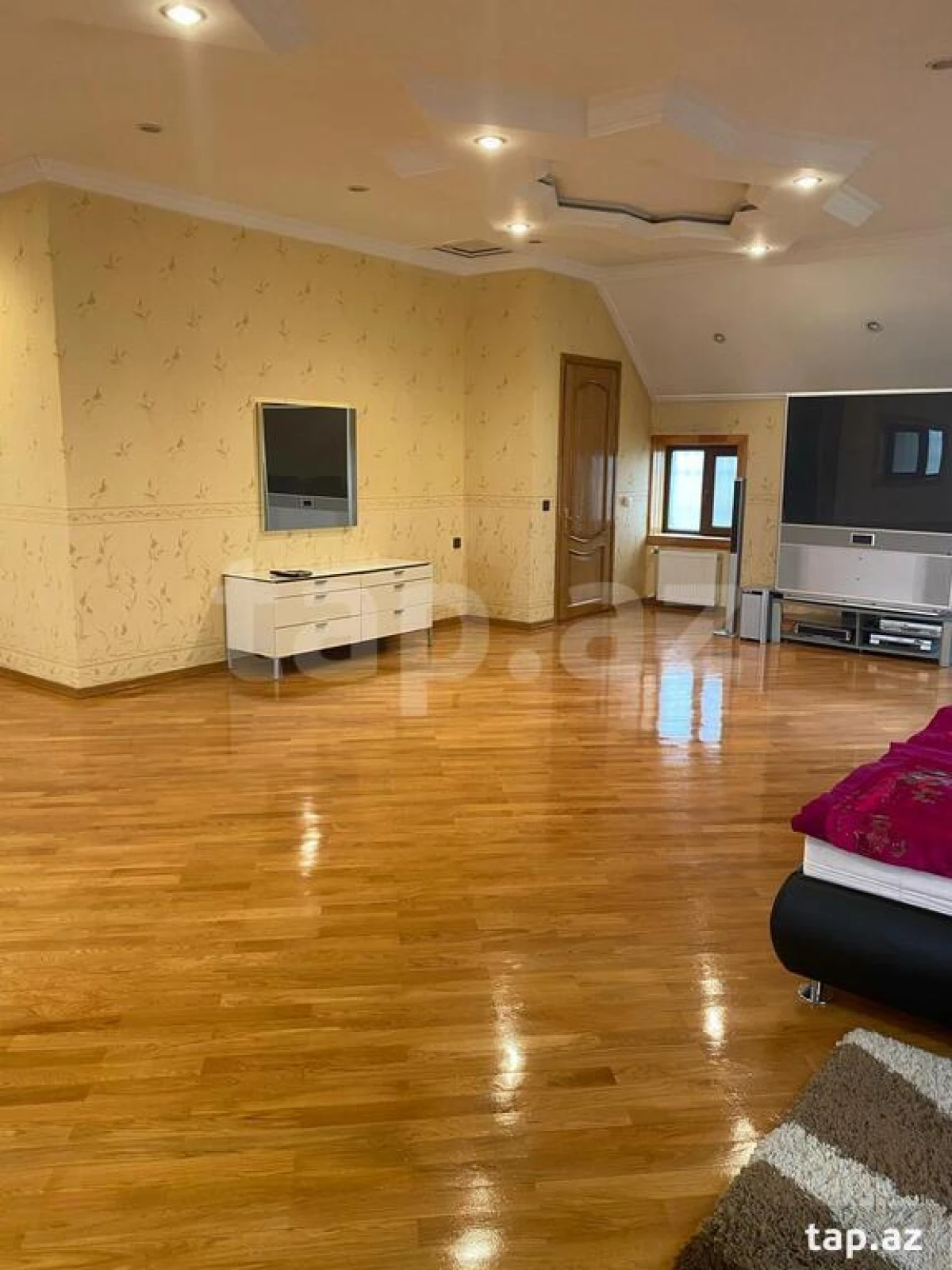 Satılır 7 otaqlı həyət evi