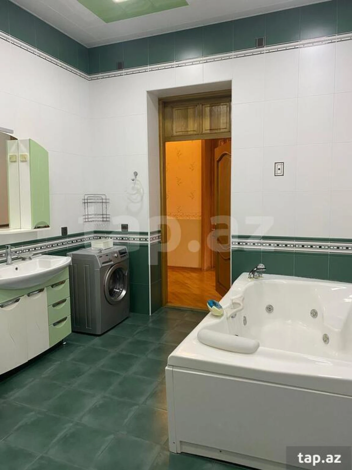 Satılır 7 otaqlı həyət evi