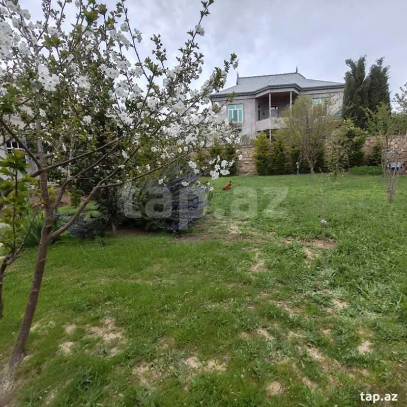 Satılır 4 otaqlı həyət evi 300 m²