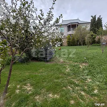 Satılır 4 otaqlı həyət evi 300 m²