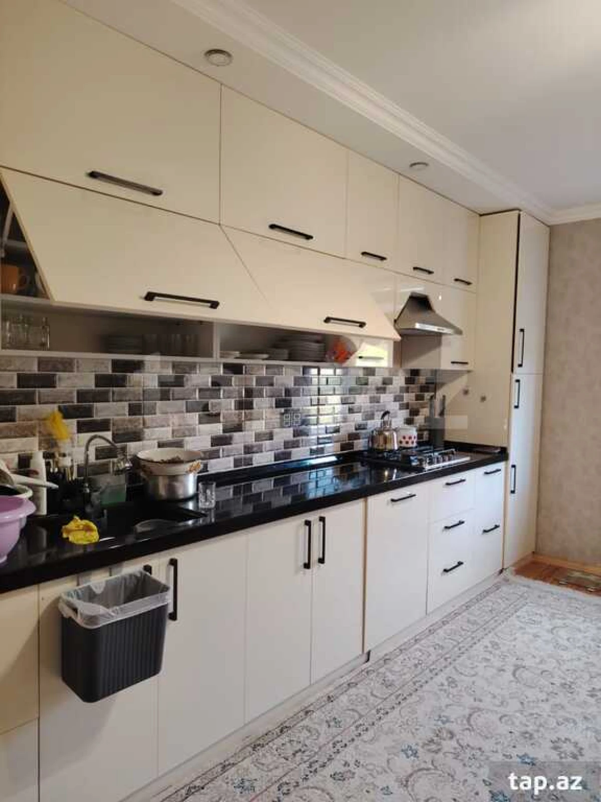 Satılır 4 otaqlı həyət evi 300 m²
