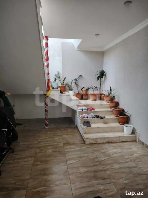 Satılır 4 otaqlı həyət evi 300 m²