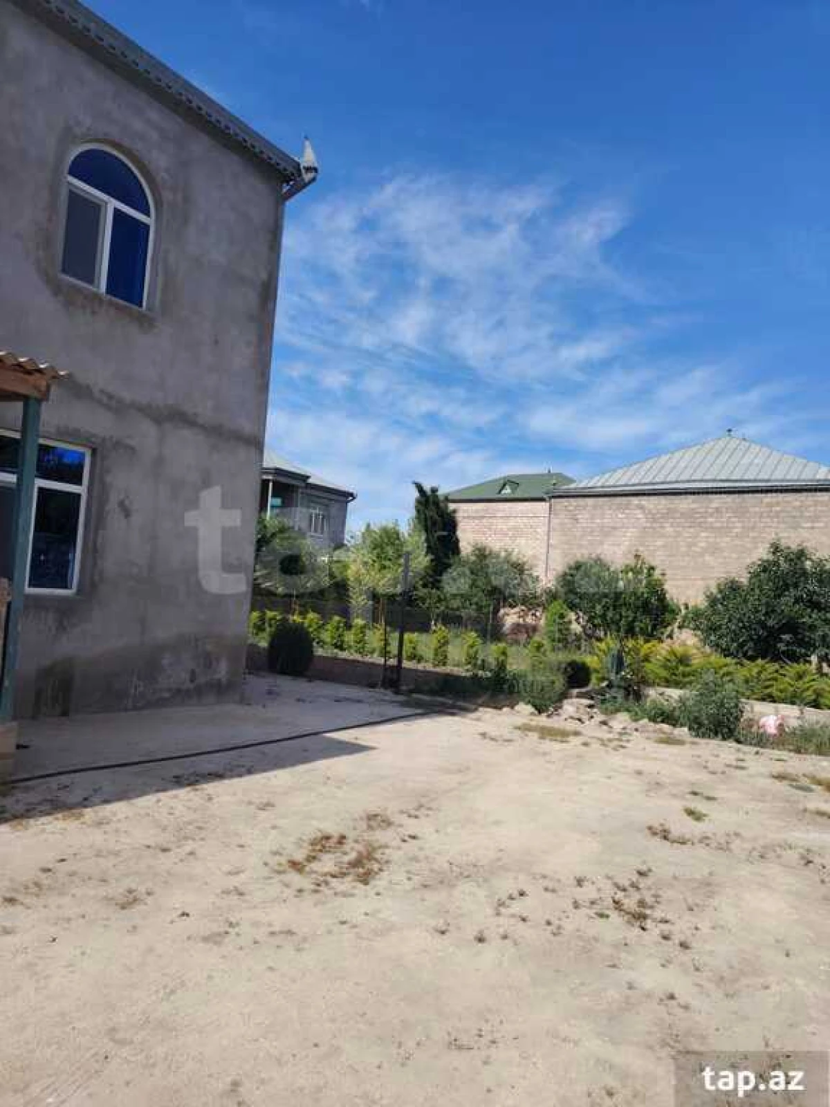 Satılır 4 otaqlı həyət evi 300 m²