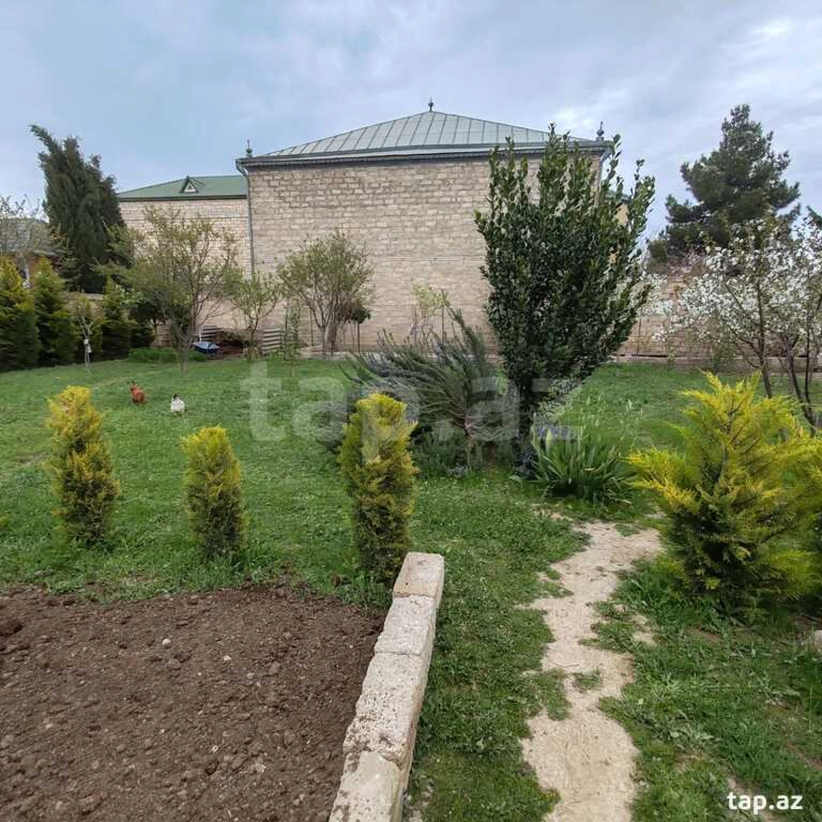 Satılır 4 otaqlı həyət evi 300 m²