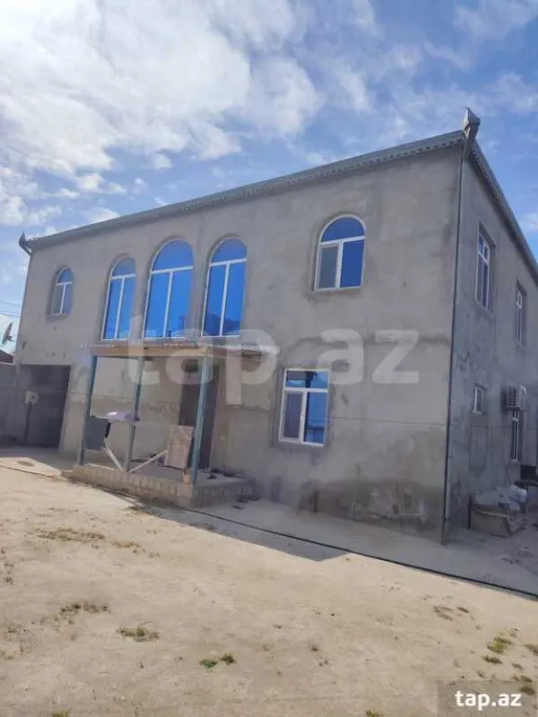 Satılır 4 otaqlı həyət evi 300 m²