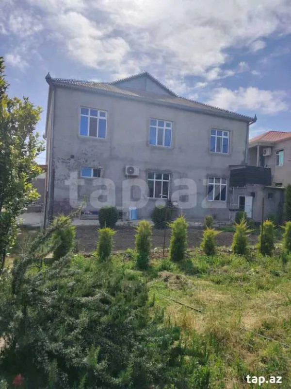 Satılır 4 otaqlı həyət evi 300 m²