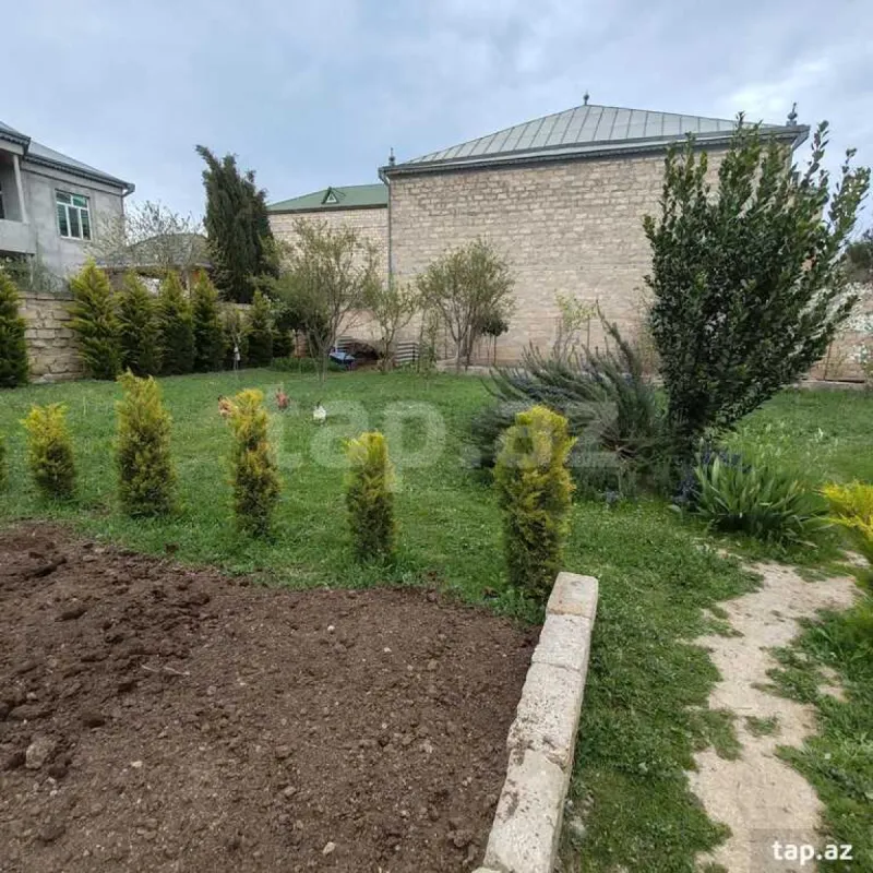 Satılır 4 otaqlı həyət evi 300 m²