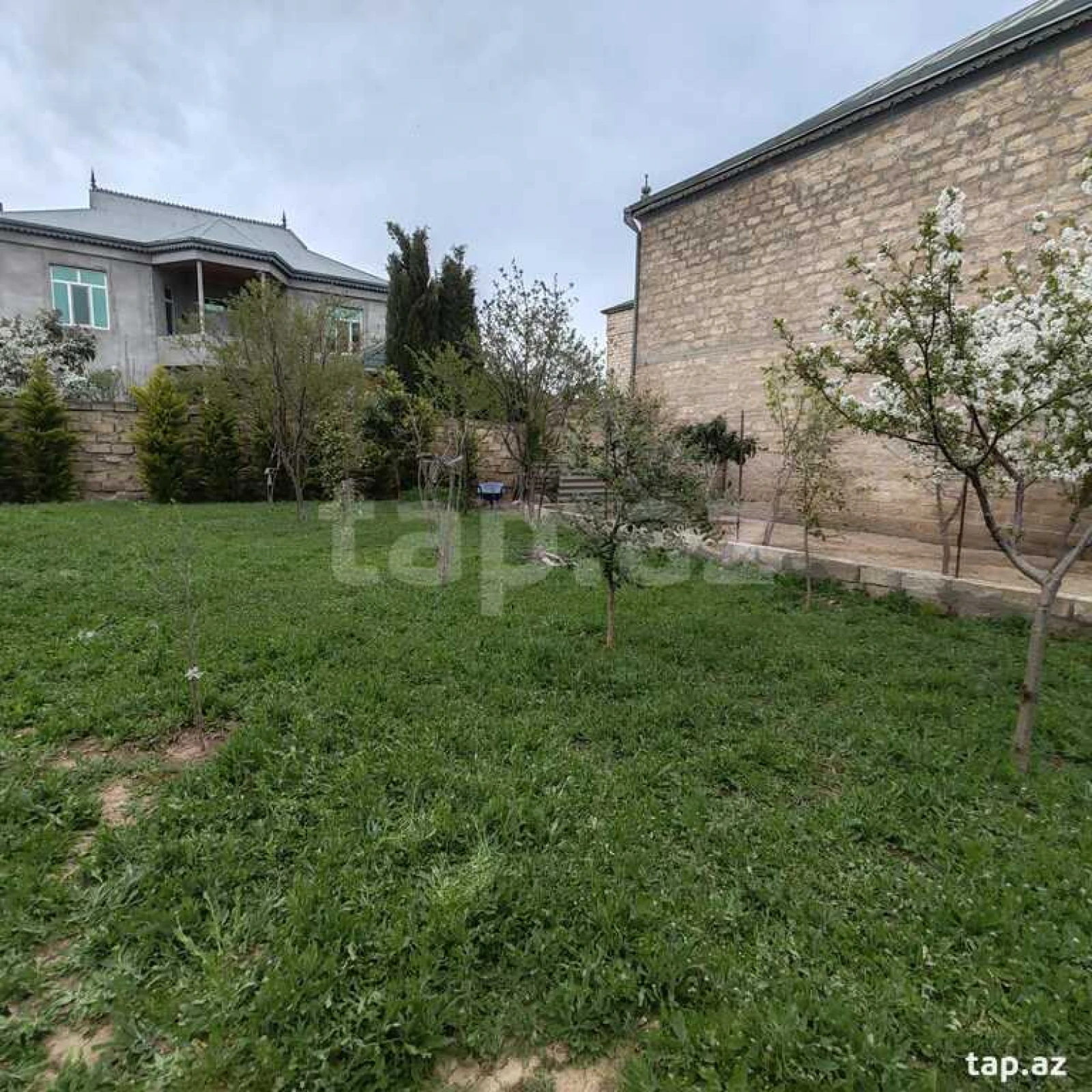 Satılır 4 otaqlı həyət evi 300 m²