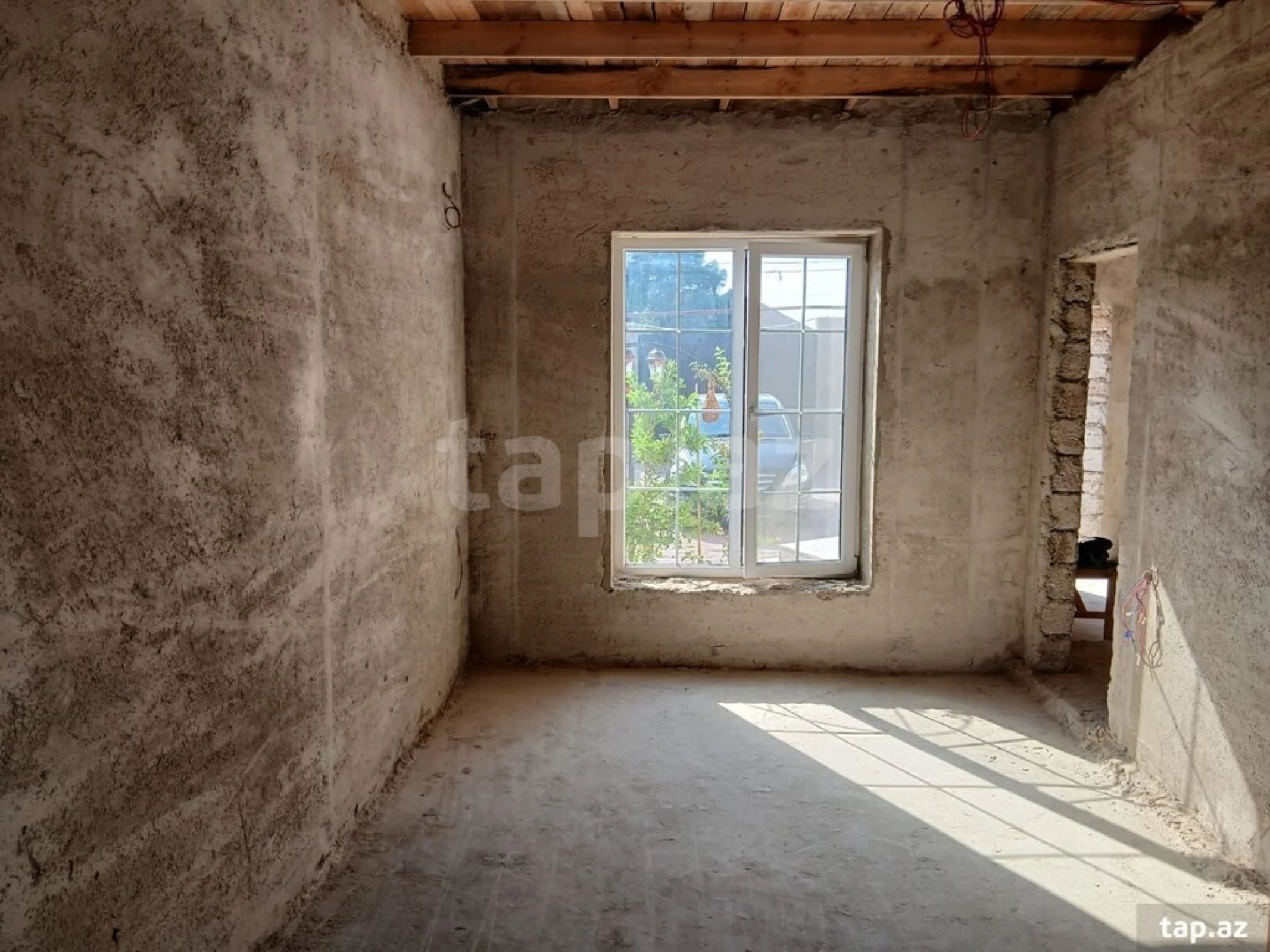 Satılır 4 otaqlı həyət evi