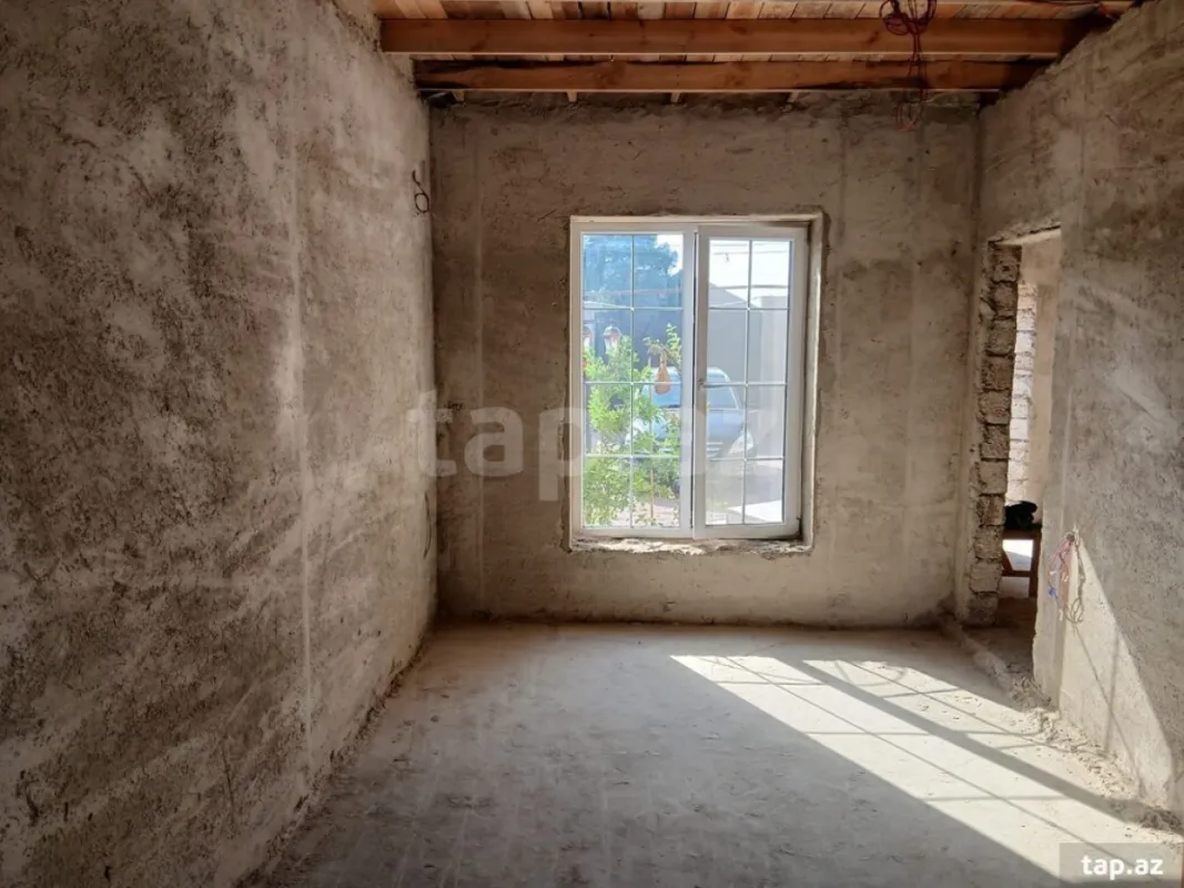 Satılır 4 otaqlı həyət evi