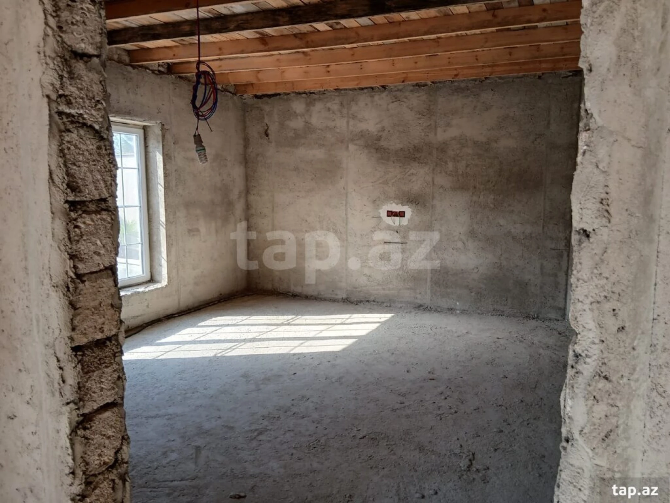 Satılır 4 otaqlı həyət evi