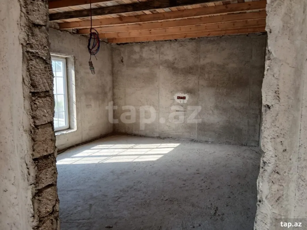 Satılır 4 otaqlı həyət evi