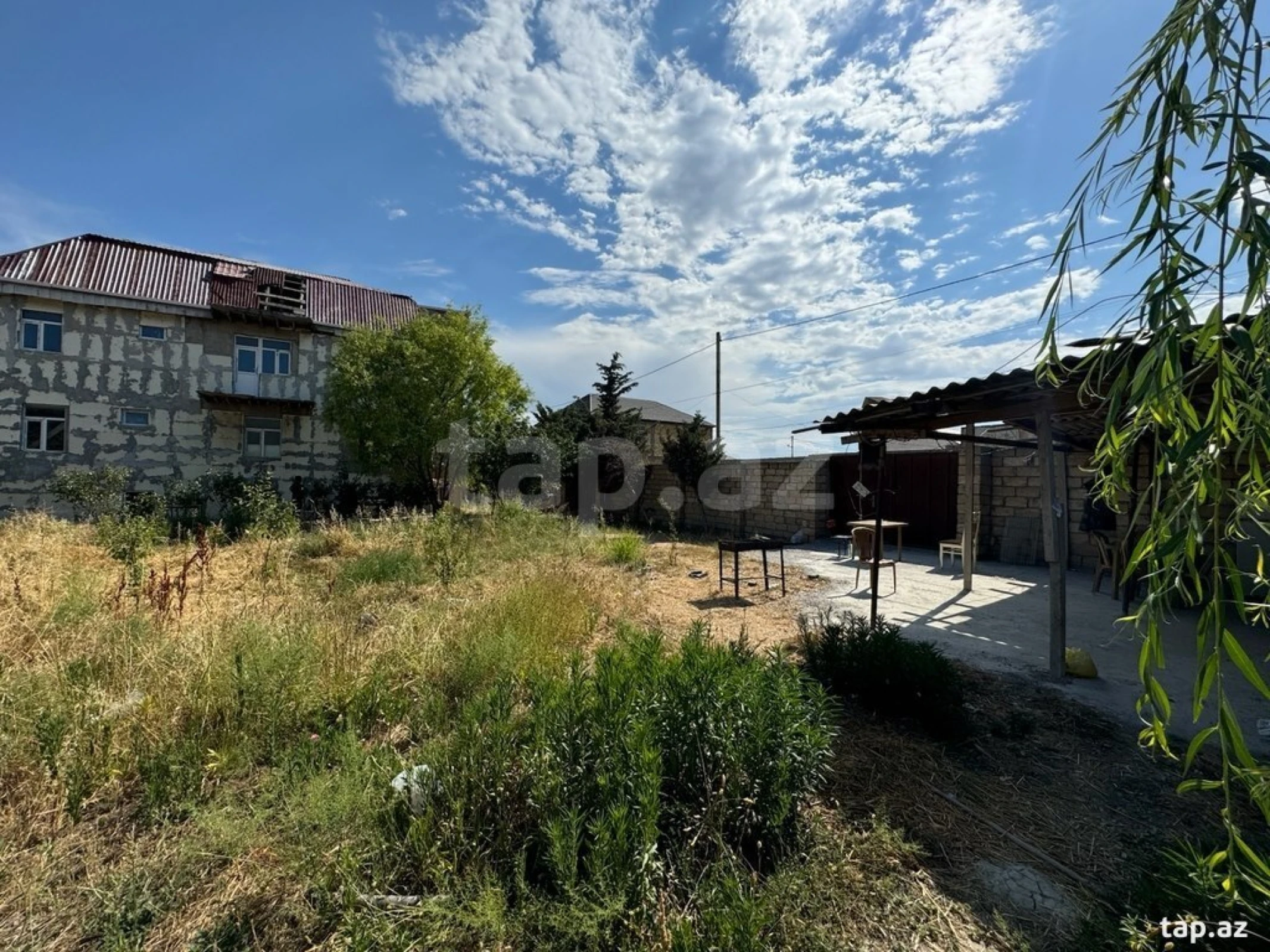 Satılır 8 otaqlı həyət evi