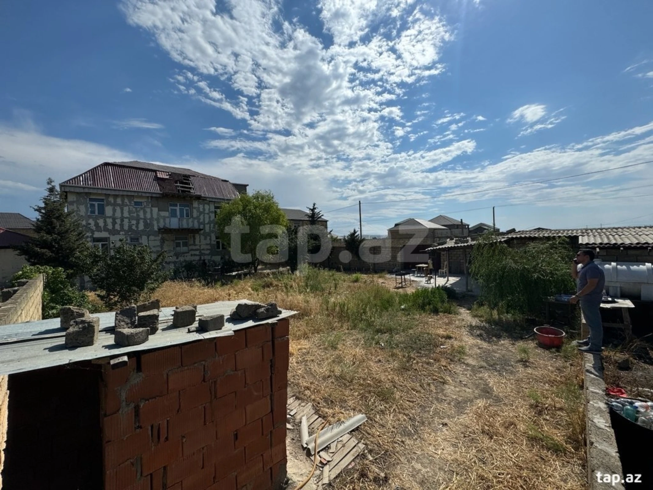 Satılır 8 otaqlı həyət evi