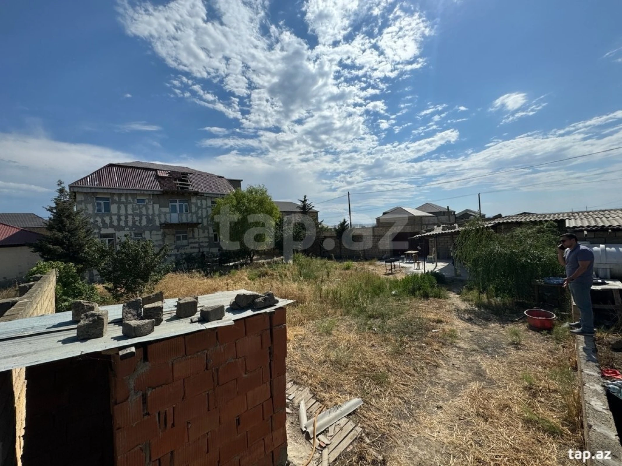 Satılır 8 otaqlı həyət evi