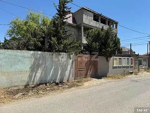 Satılır 8 otaqlı həyət evi