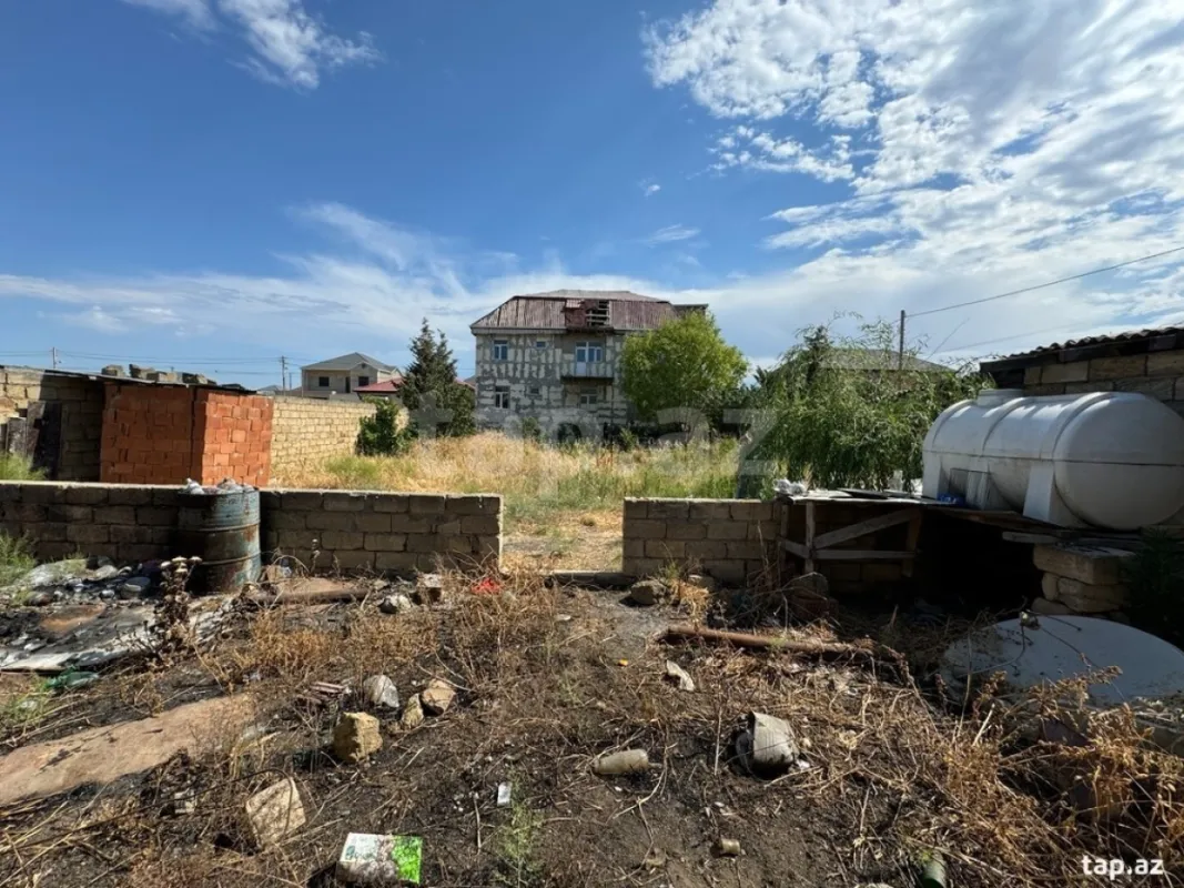 Satılır 8 otaqlı həyət evi