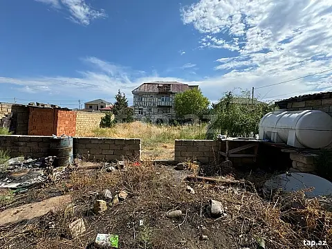 Satılır 8 otaqlı həyət evi