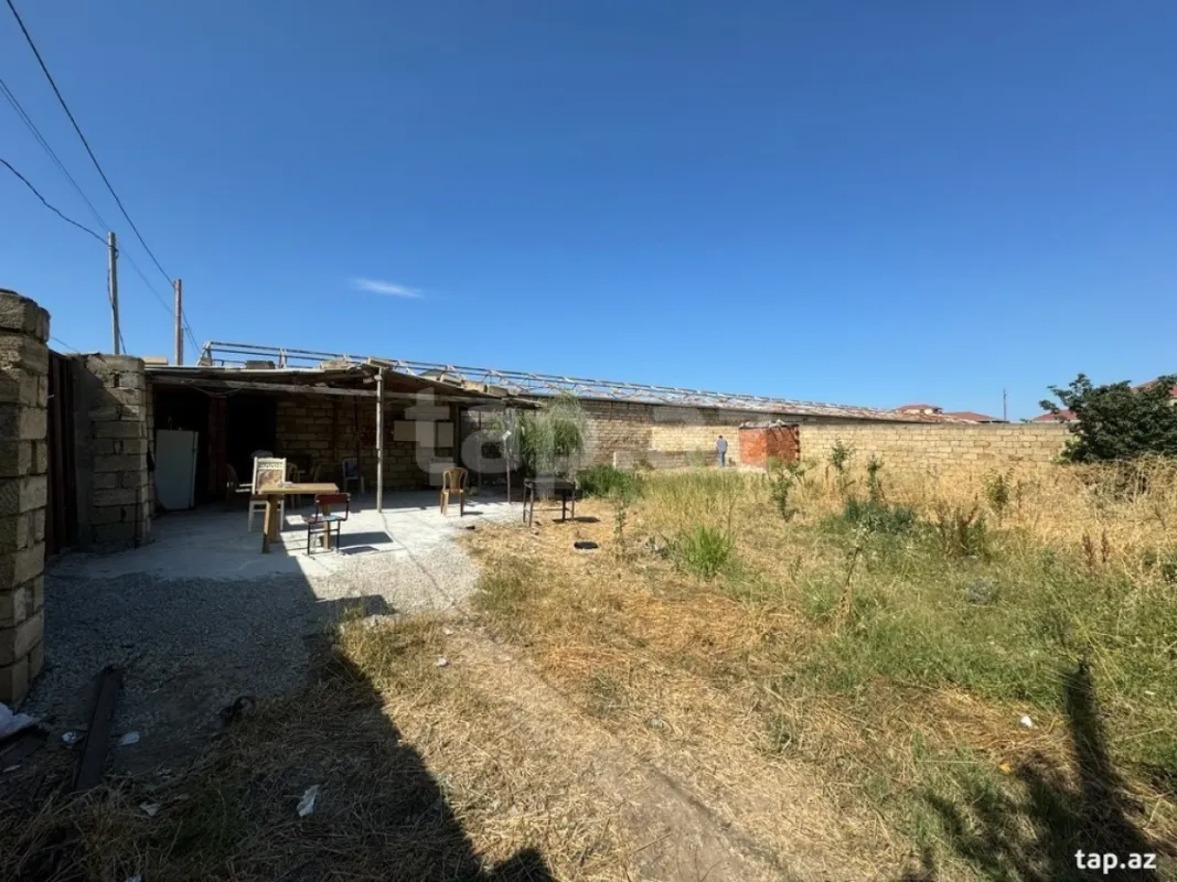 Satılır 8 otaqlı həyət evi