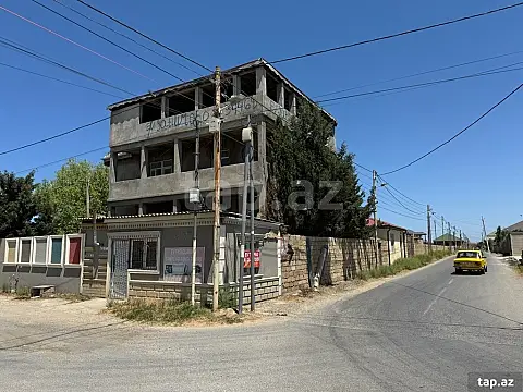 Satılır 8 otaqlı həyət evi