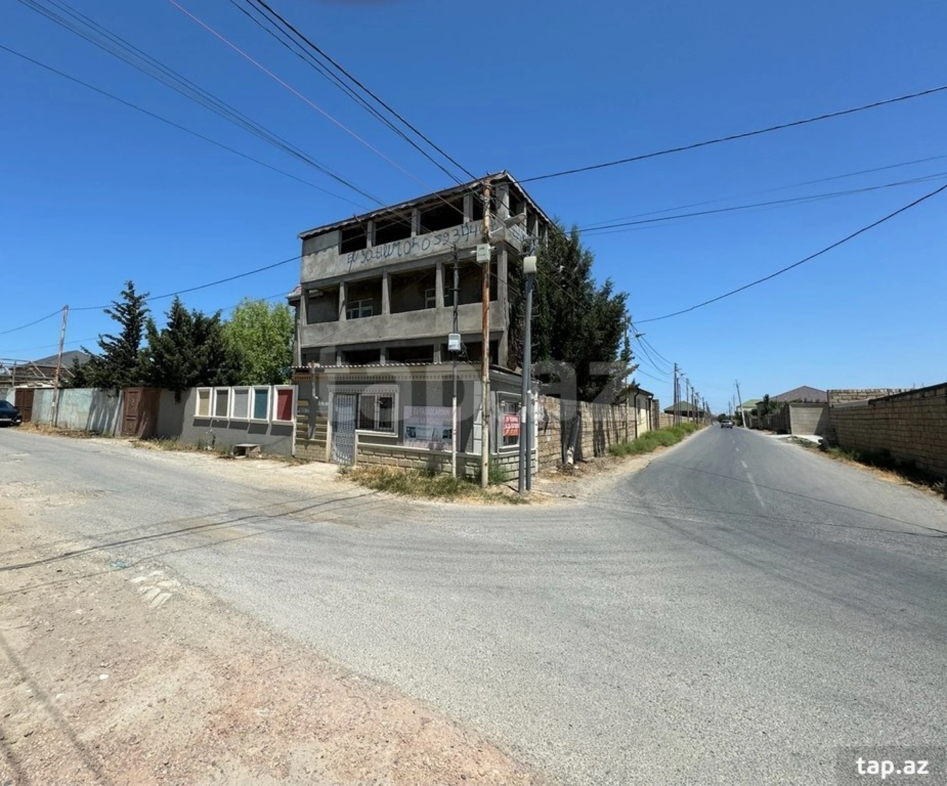 Satılır 8 otaqlı həyət evi