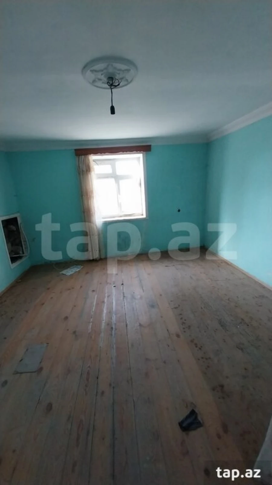 Satılır 10 otaqlı həyət evi