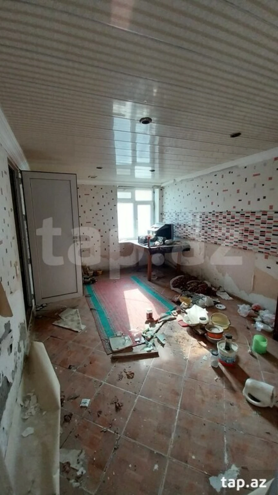 Satılır 10 otaqlı həyət evi