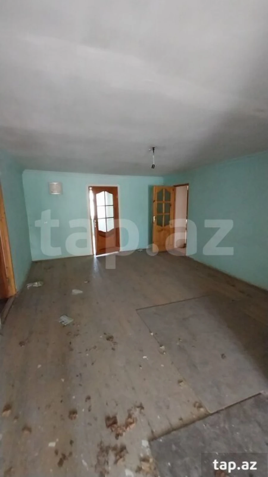 Satılır 10 otaqlı həyət evi