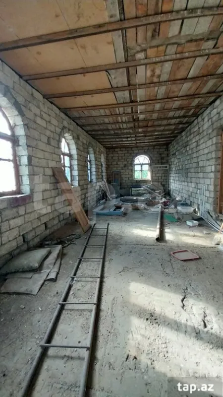 Satılır 10 otaqlı həyət evi