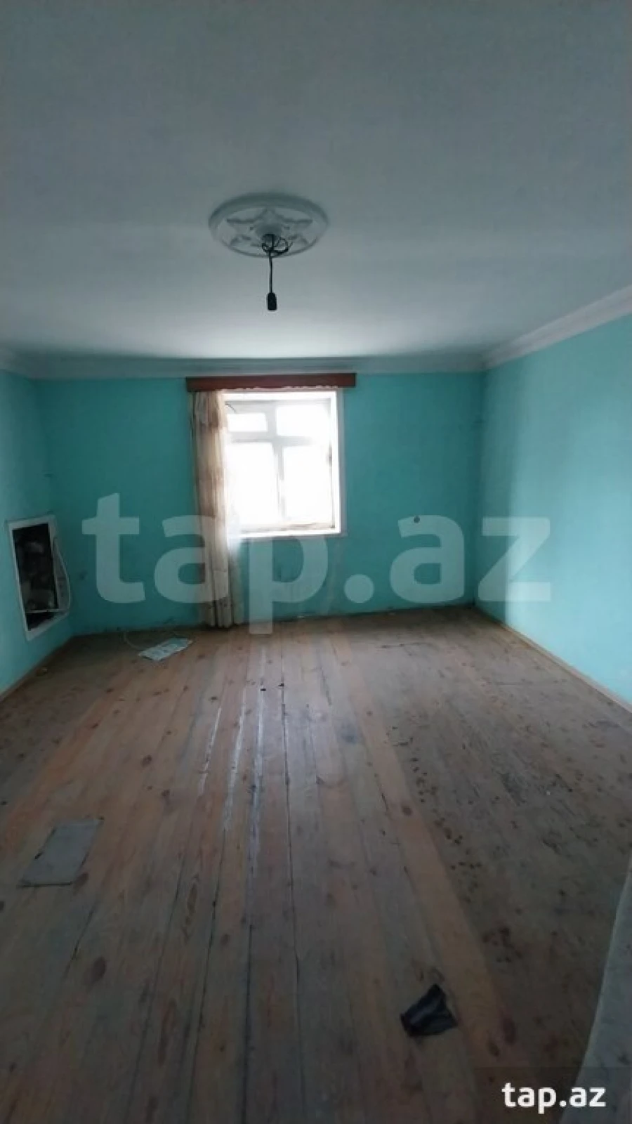 Satılır 10 otaqlı həyət evi