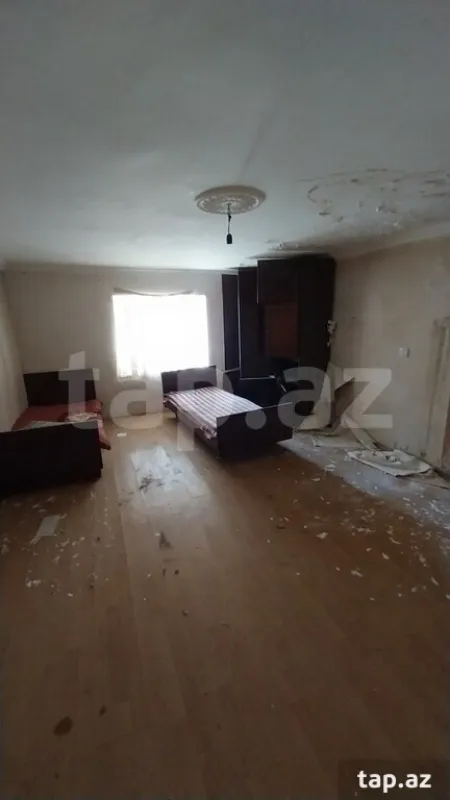 Satılır 10 otaqlı həyət evi