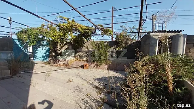 Satılır 10 otaqlı həyət evi